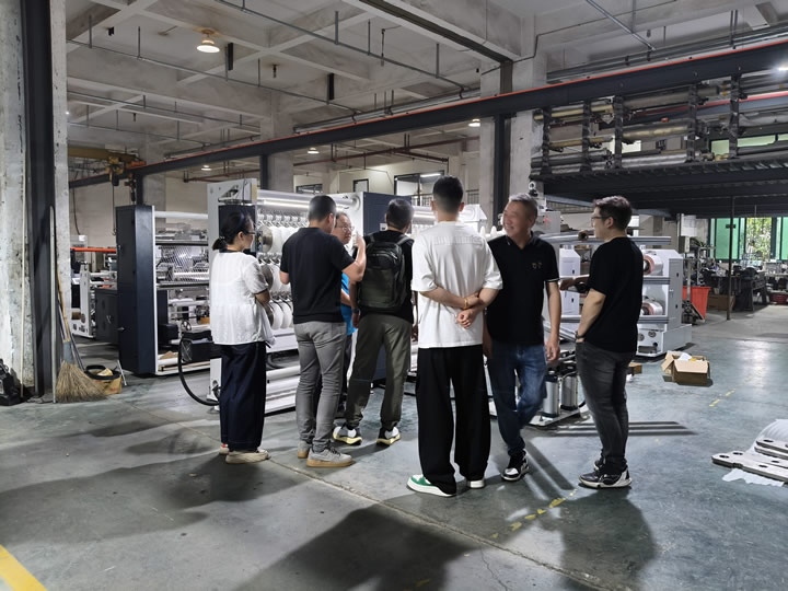 印泥客户来厂看拉线设备